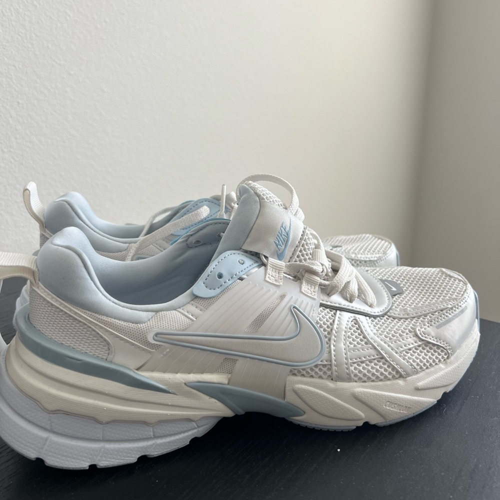 Nike Women's White and Light Blue Athletic Shoes